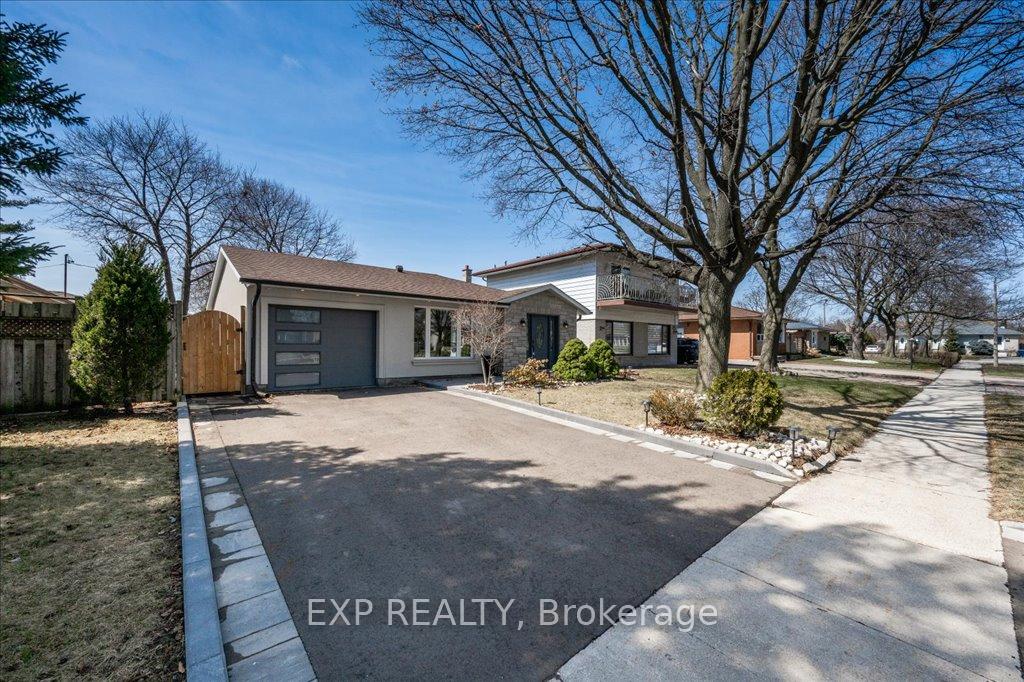 Photo 2 of 4 Buckley Crescent, Etobicoke, Willowridge-Martingrove-Richview — HOMEH