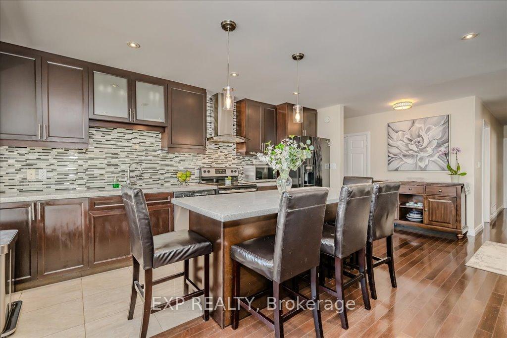 Photo 3 of 4 Buckley Crescent, Etobicoke, Willowridge-Martingrove-Richview — HOMEH
