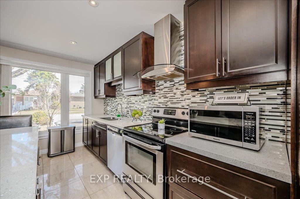 Photo 4 of 4 Buckley Crescent, Etobicoke, Willowridge-Martingrove-Richview — HOMEH