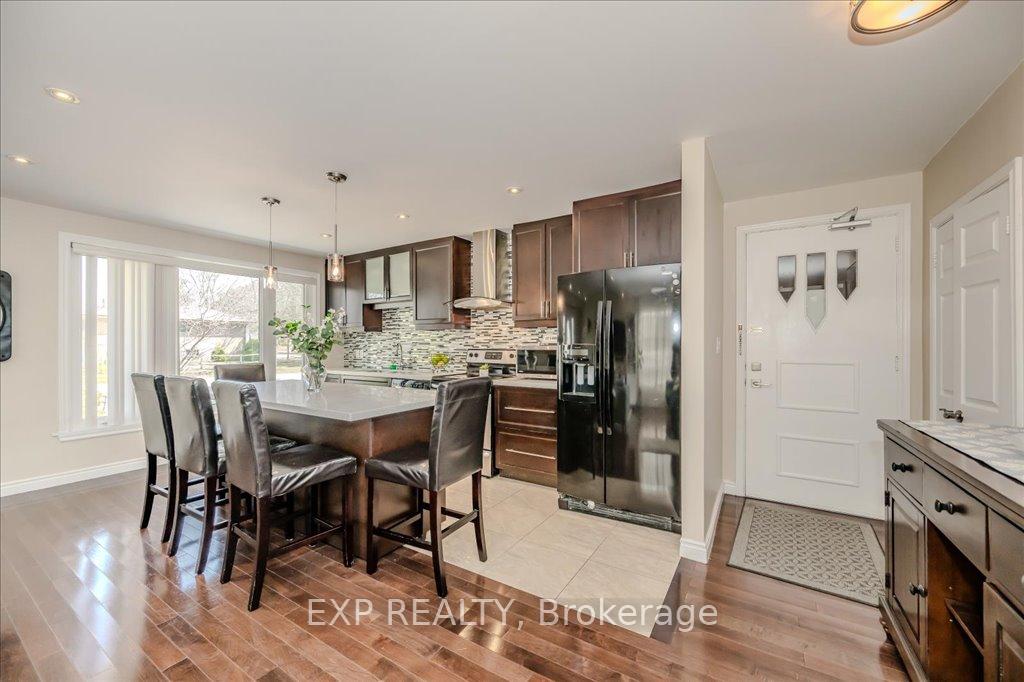 Photo 6 of 4 Buckley Crescent, Etobicoke, Willowridge-Martingrove-Richview — HOMEH