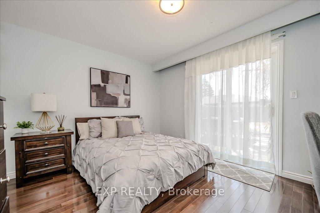 Photo 8 of 4 Buckley Crescent, Etobicoke, Willowridge-Martingrove-Richview — HOMEH