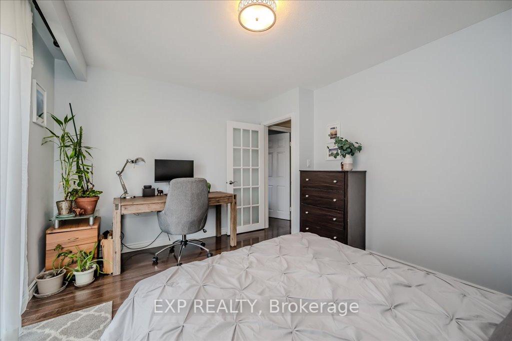 Photo 9 of 4 Buckley Crescent, Etobicoke, Willowridge-Martingrove-Richview — HOMEH