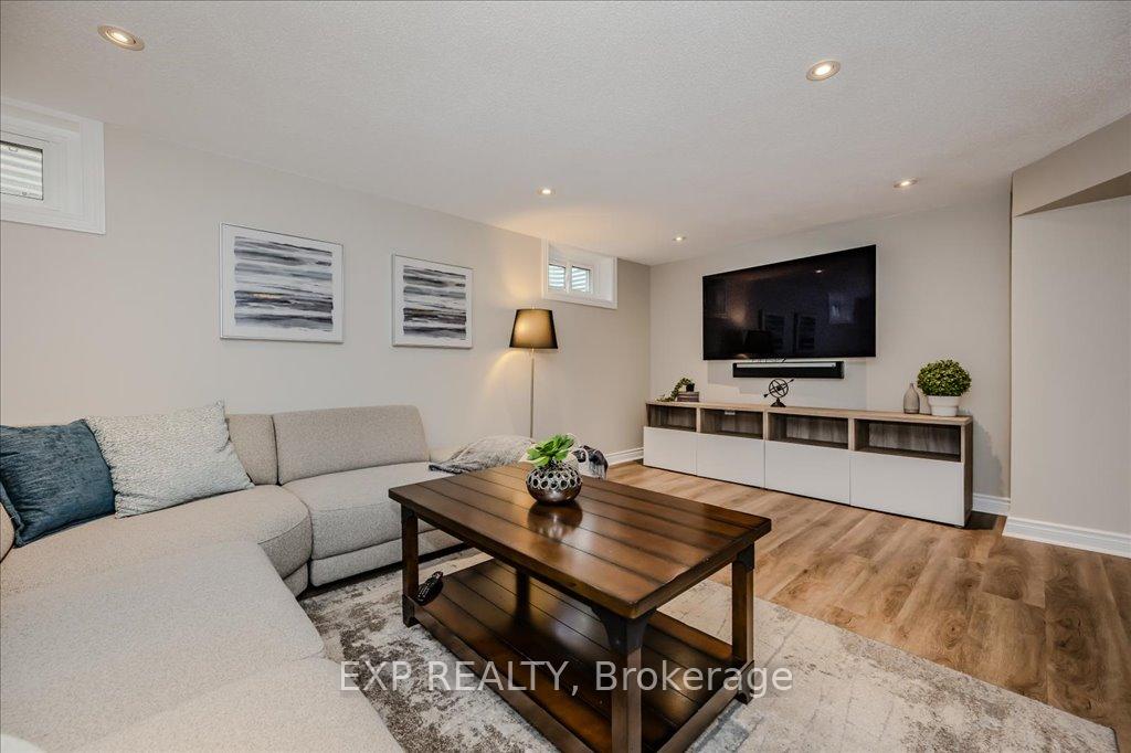 Photo 19 of 4 Buckley Crescent, Etobicoke, Willowridge-Martingrove-Richview — HOMEH