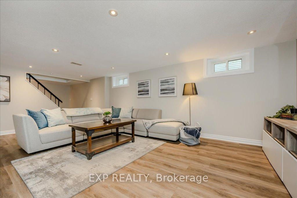 Photo 17 of 4 Buckley Crescent, Etobicoke, Willowridge-Martingrove-Richview — HOMEH