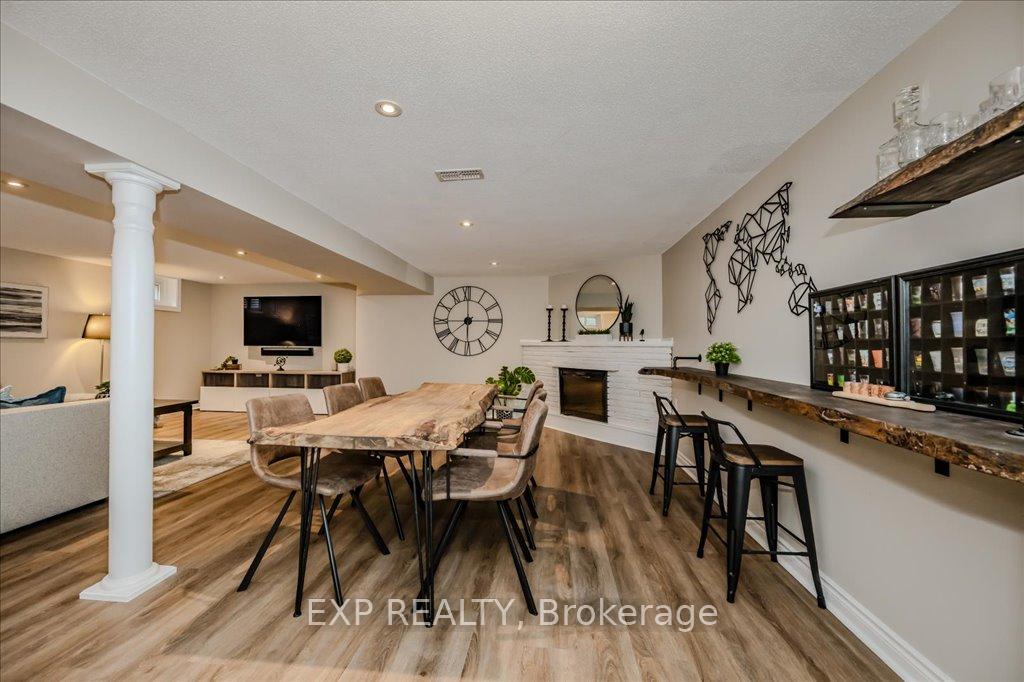 Photo 15 of 4 Buckley Crescent, Etobicoke, Willowridge-Martingrove-Richview — HOMEH