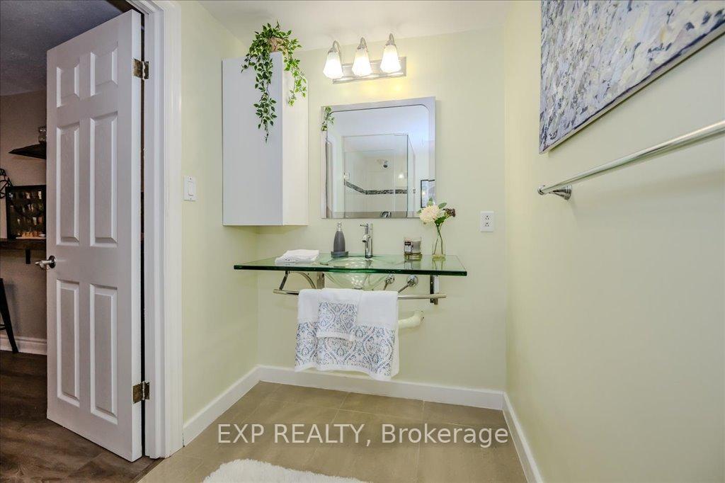 Photo 14 of 4 Buckley Crescent, Etobicoke, Willowridge-Martingrove-Richview — HOMEH