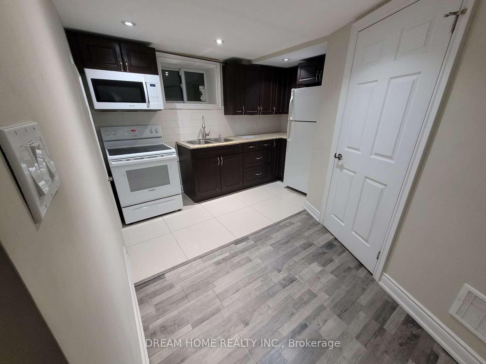 Photo 5 of Unit Lower, 237 Clearbrooke Circle, Etobicoke, Rexdale-Kipling — HOMEH