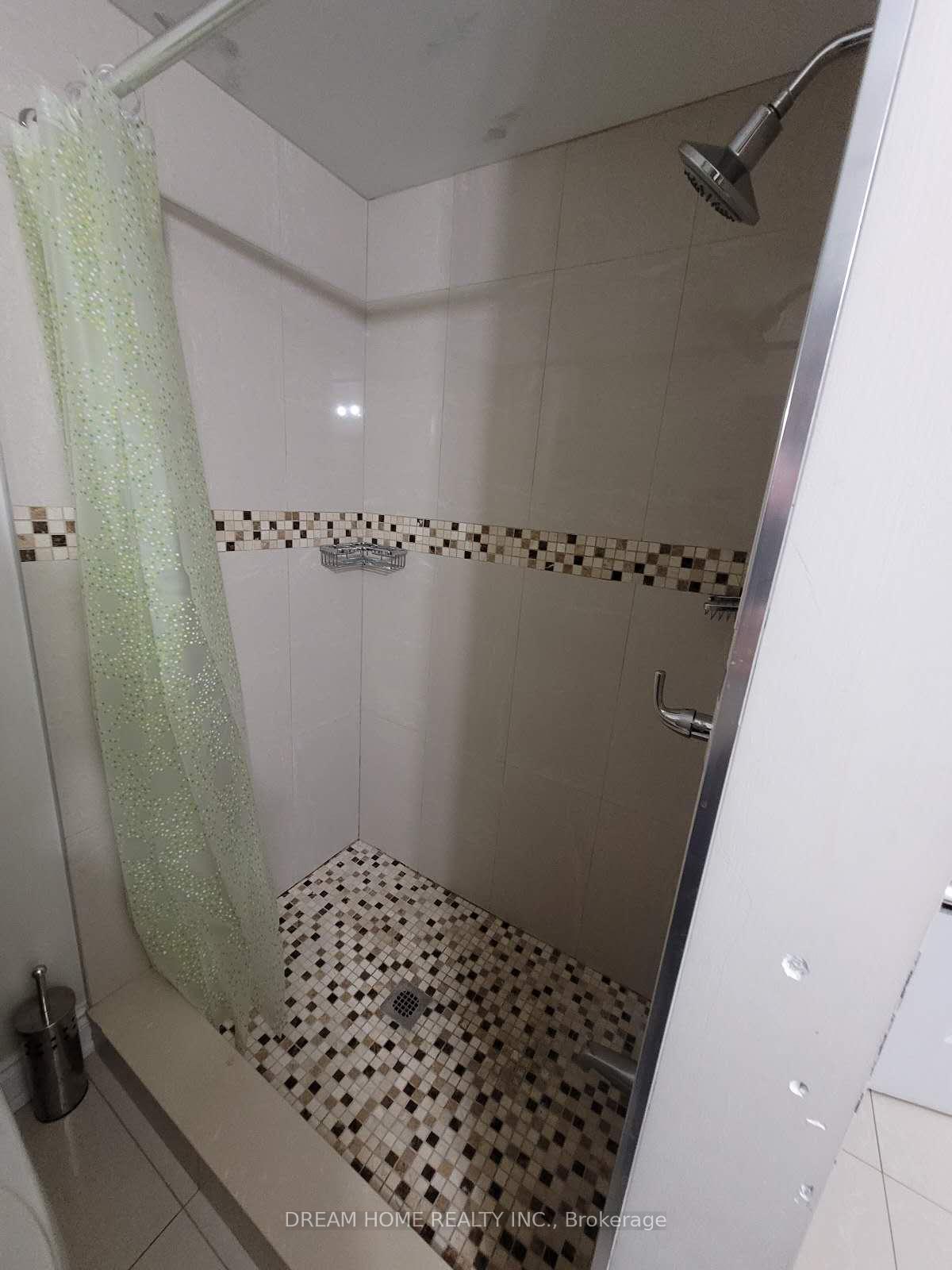 Photo 7 of Unit Lower, 237 Clearbrooke Circle, Etobicoke, Rexdale-Kipling — HOMEH
