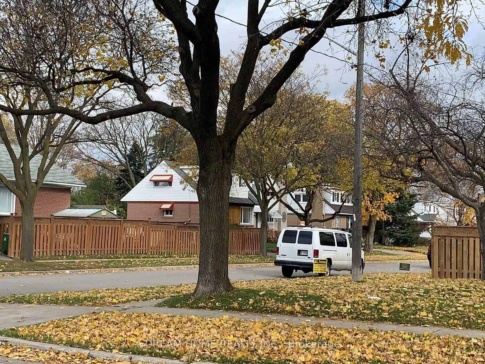 Photo 10 of Unit Lower, 237 Clearbrooke Circle, Etobicoke, Rexdale-Kipling — HOMEH