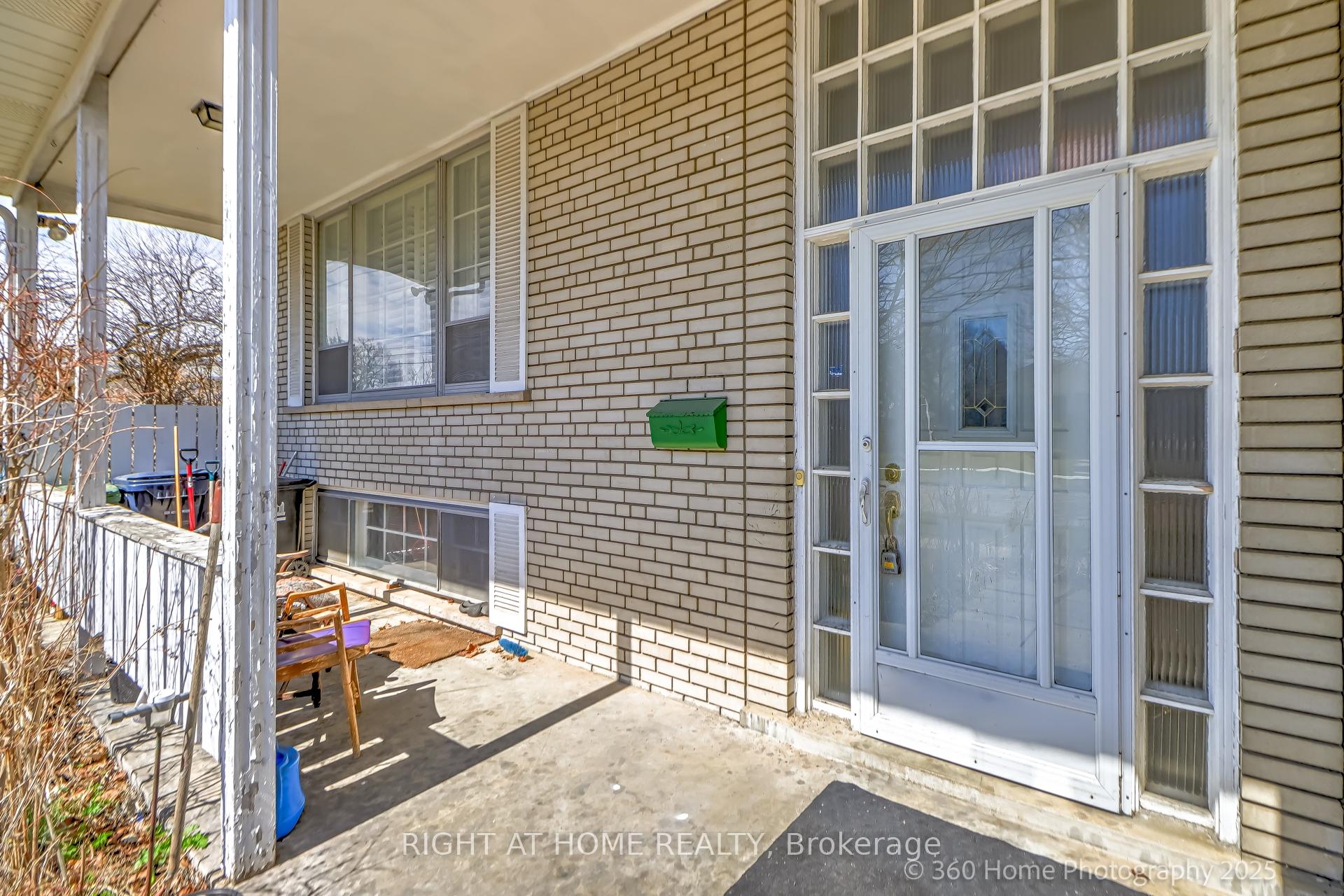 Photo 5 of 12 Summitcrest Drive, Etobicoke, Willowridge-Martingrove-Richview — HOMEH