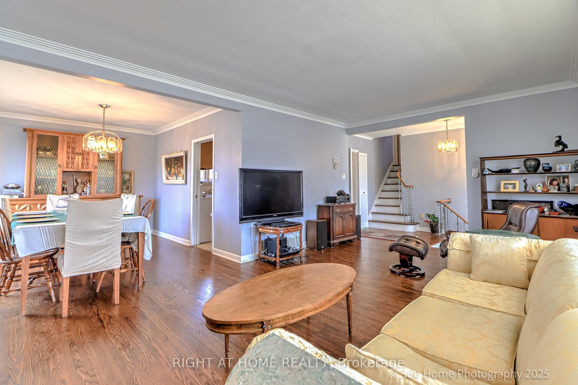 Photo 6 of 12 Summitcrest Drive, Etobicoke, Willowridge-Martingrove-Richview — HOMEH