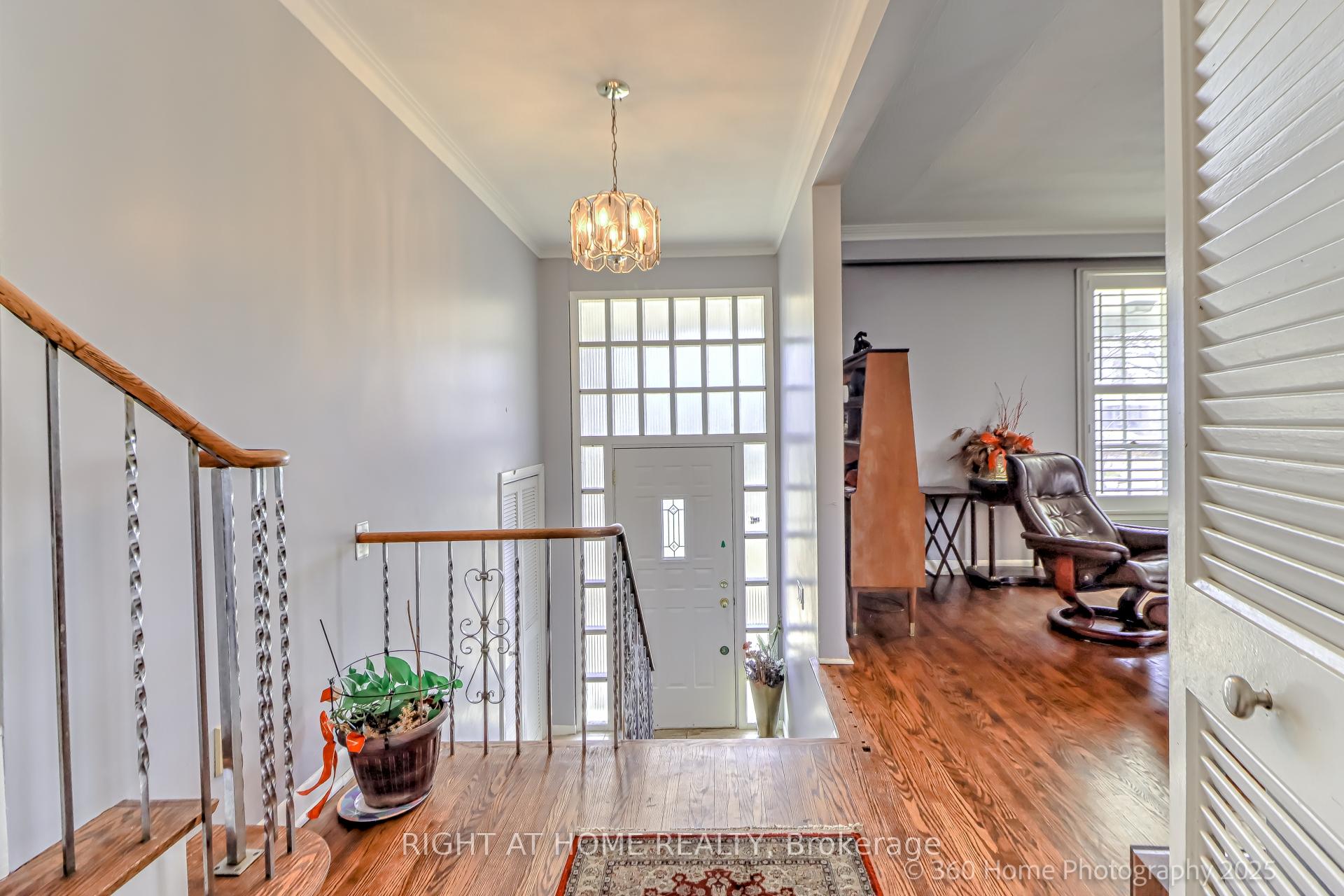 Photo 4 of 12 Summitcrest Drive, Etobicoke, Willowridge-Martingrove-Richview — HOMEH