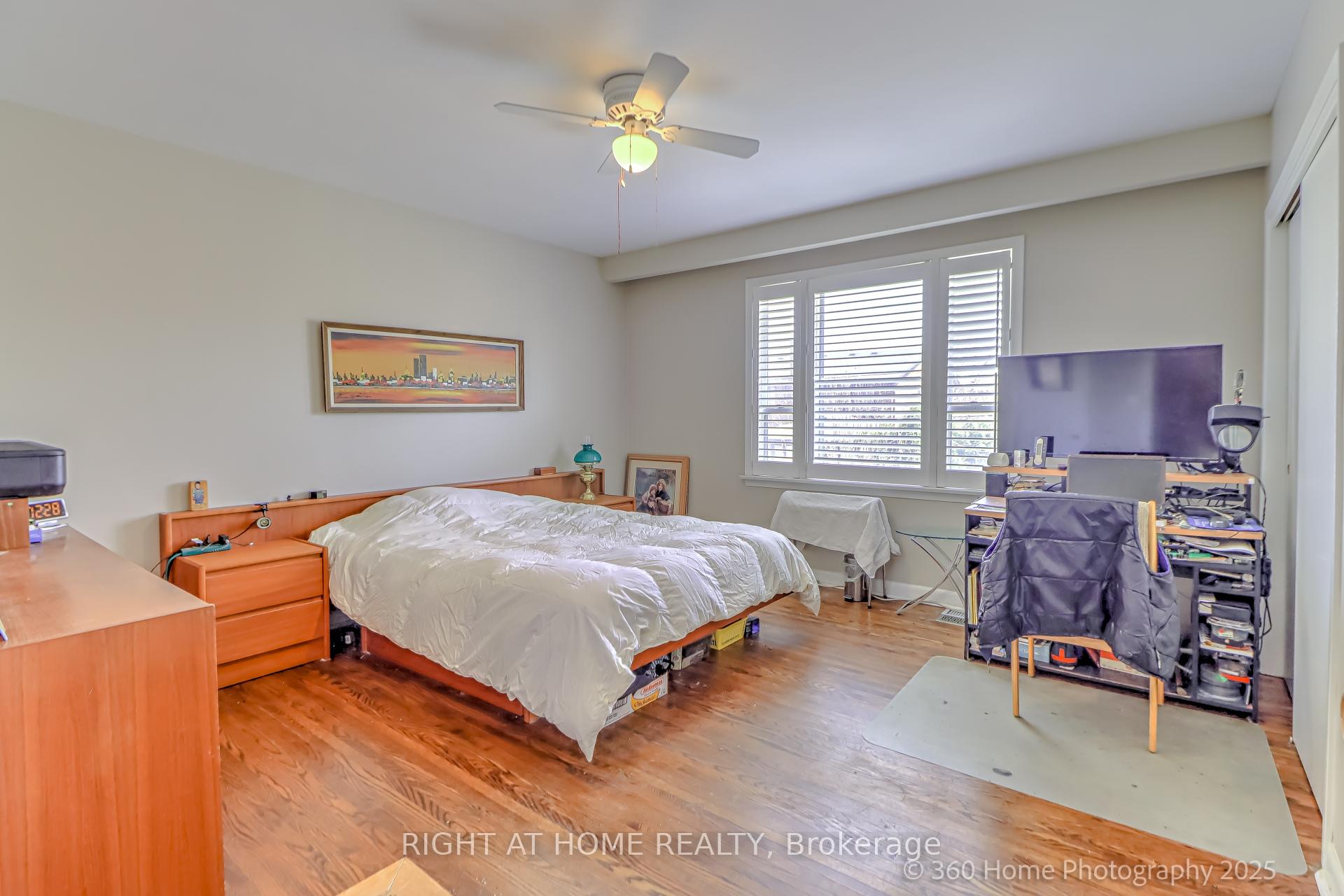 Photo 9 of 12 Summitcrest Drive, Etobicoke, Willowridge-Martingrove-Richview — HOMEH
