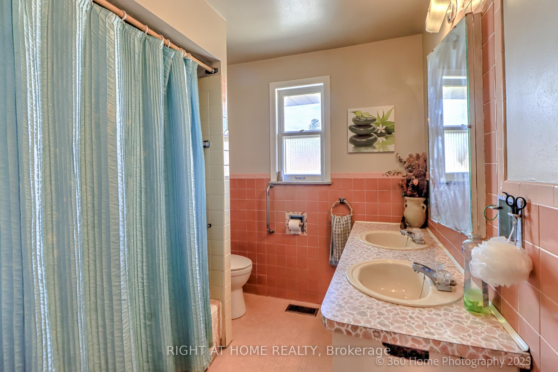 Photo 11 of 12 Summitcrest Drive, Etobicoke, Willowridge-Martingrove-Richview — HOMEH