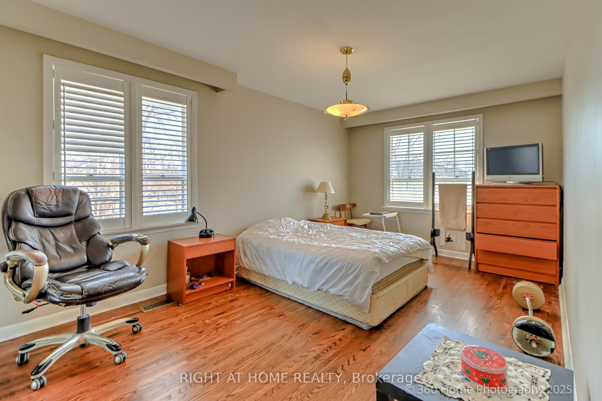 Photo 10 of 12 Summitcrest Drive, Etobicoke, Willowridge-Martingrove-Richview — HOMEH