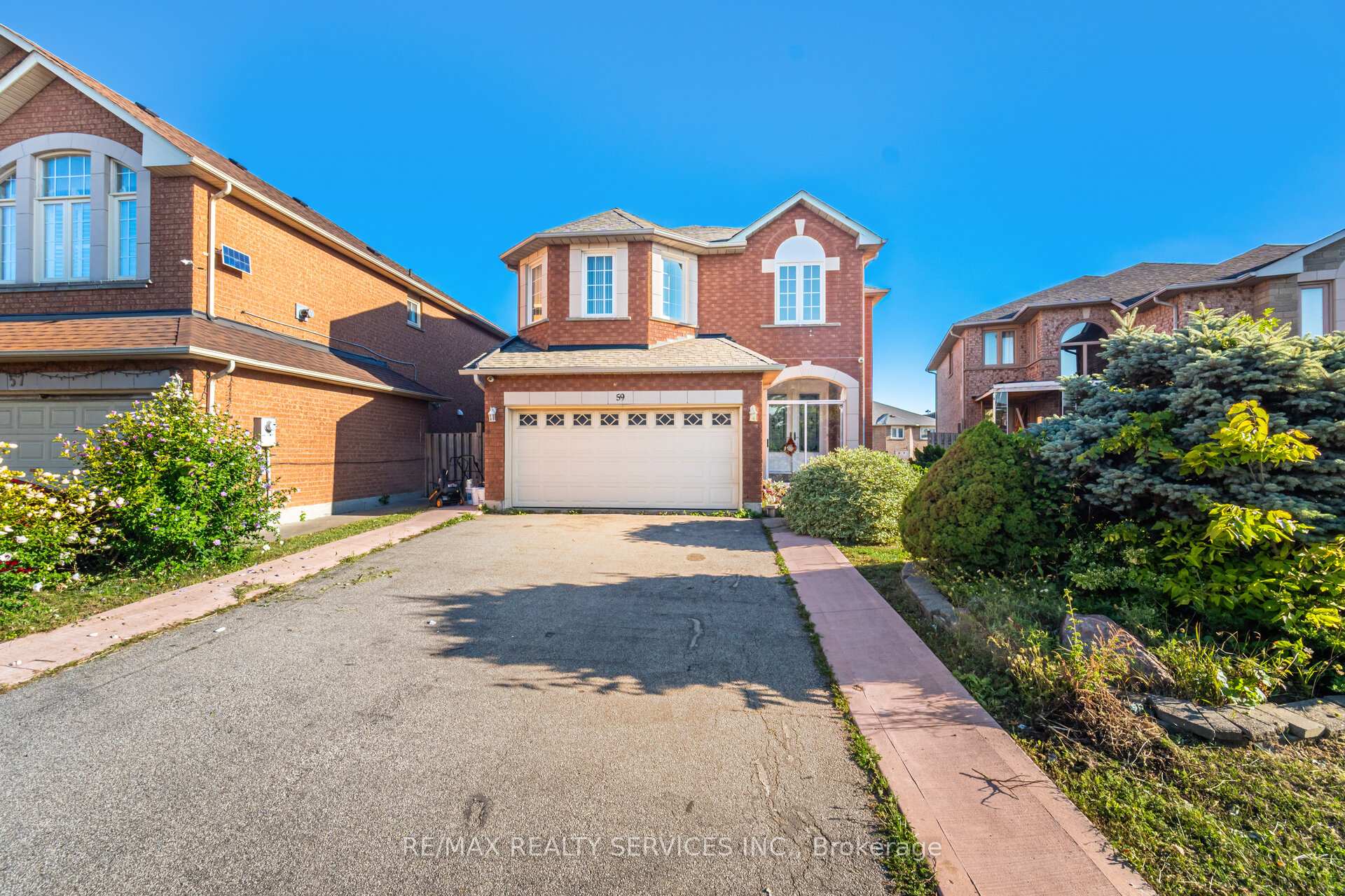 Photo 2 of 59 Hullen Crescent, Etobicoke, West Humber-Clairville — HOMEH