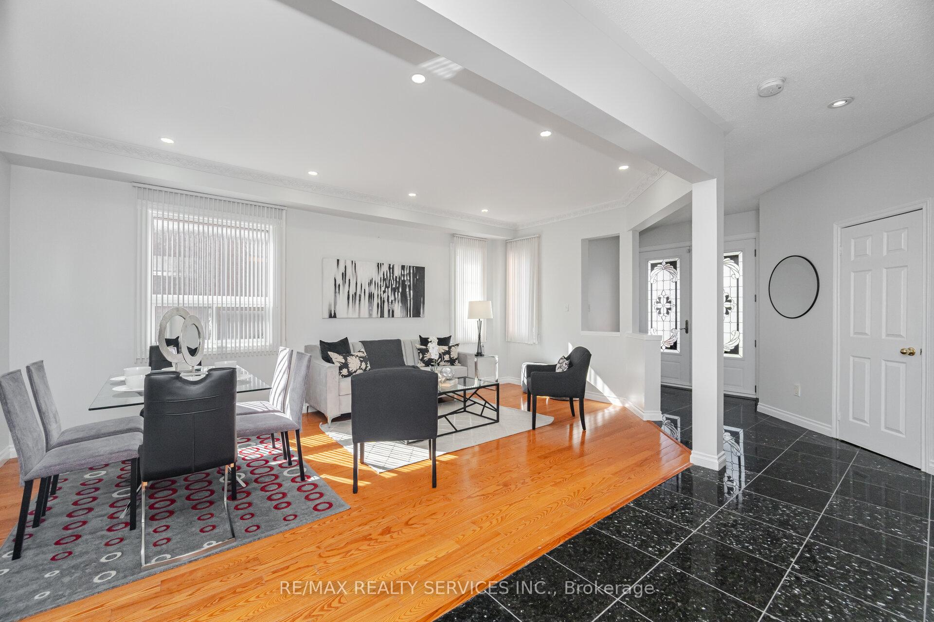 Photo 5 of 59 Hullen Crescent, Etobicoke, West Humber-Clairville — HOMEH