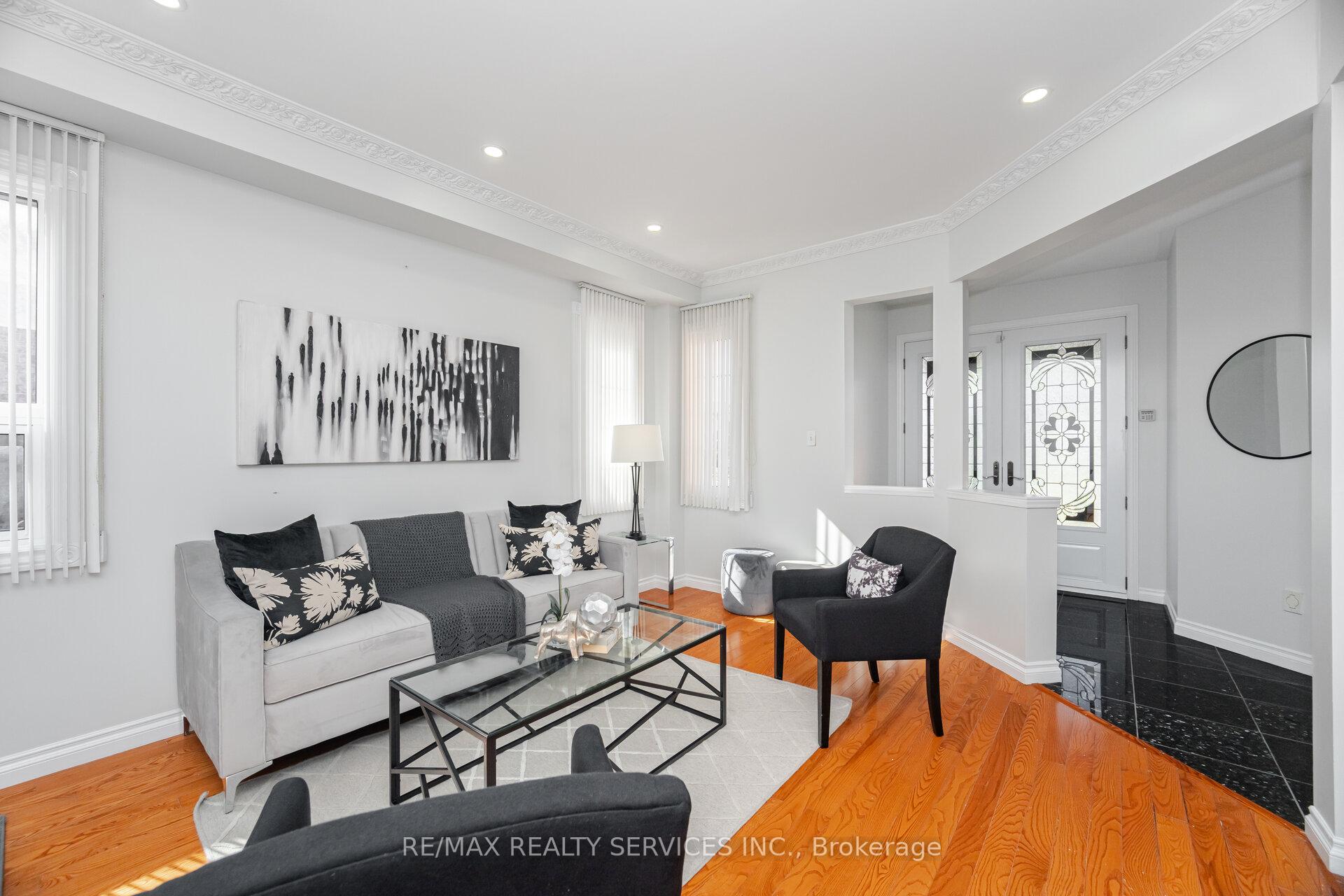 Photo 6 of 59 Hullen Crescent, Etobicoke, West Humber-Clairville — HOMEH