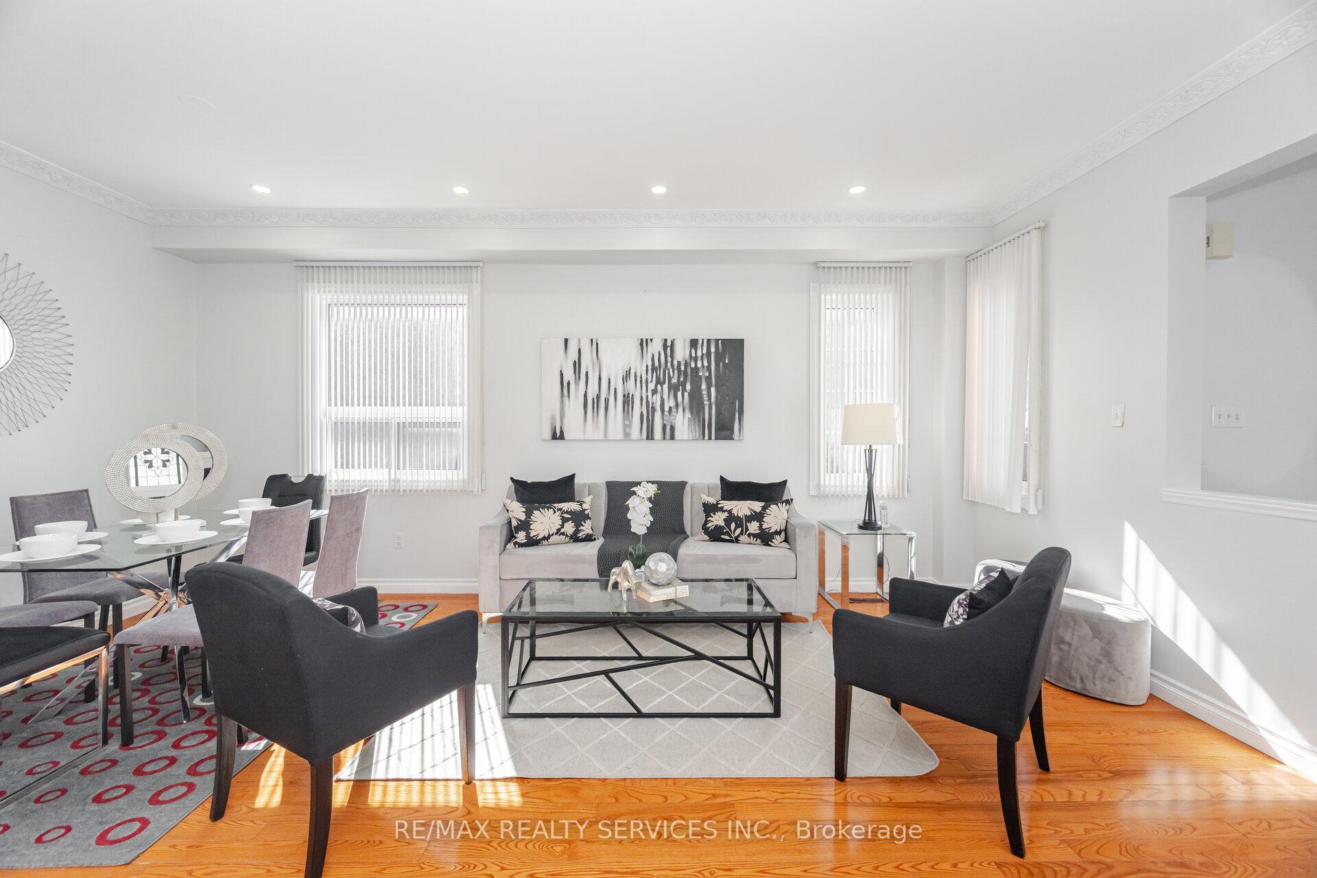 Photo 7 of 59 Hullen Crescent, Etobicoke, West Humber-Clairville — HOMEH