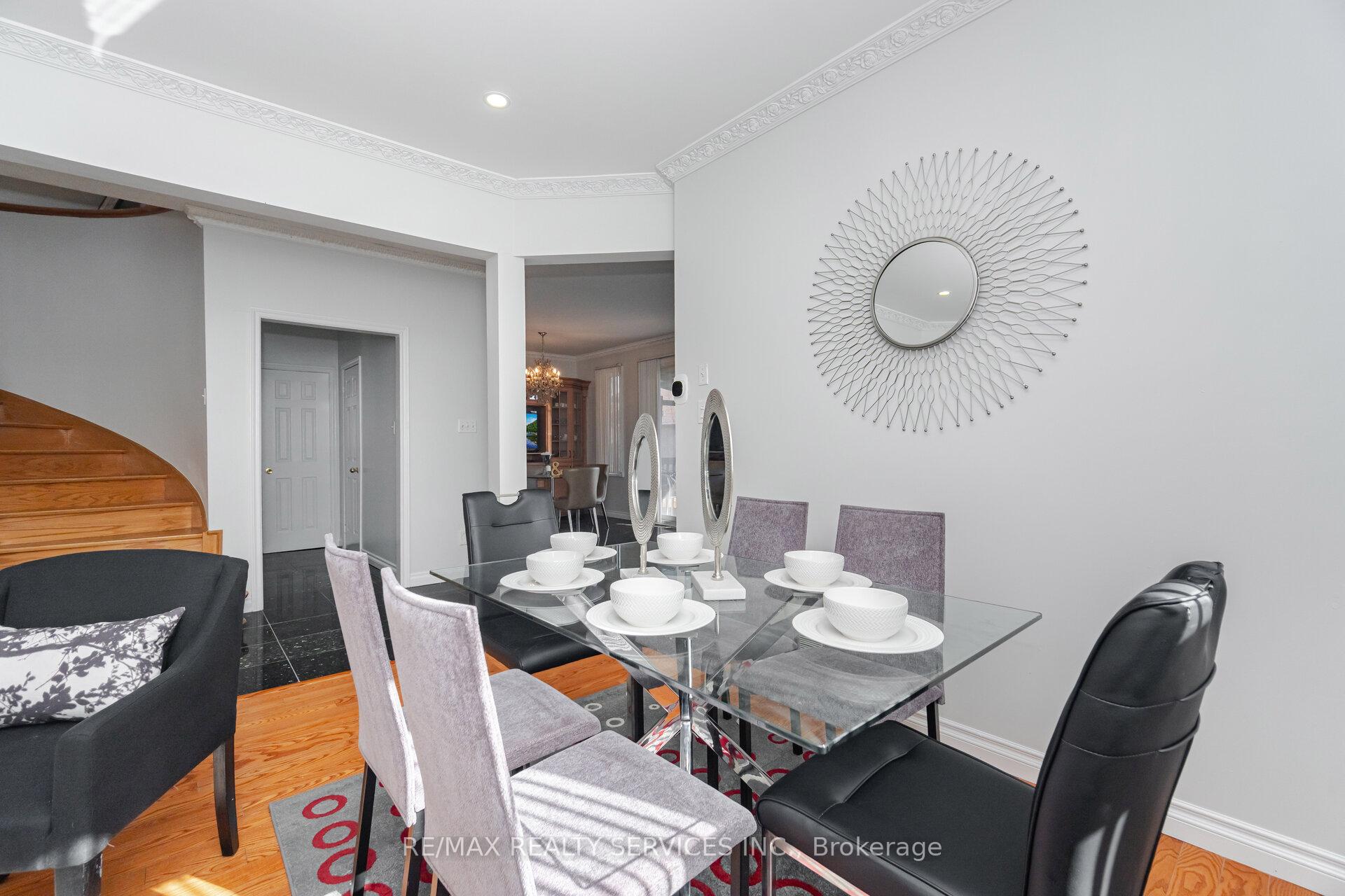 Photo 10 of 59 Hullen Crescent, Etobicoke, West Humber-Clairville — HOMEH