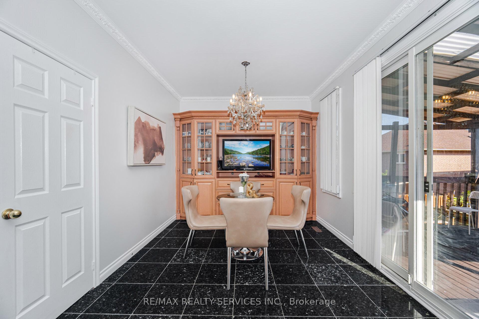 Photo 14 of 59 Hullen Crescent, Etobicoke, West Humber-Clairville — HOMEH