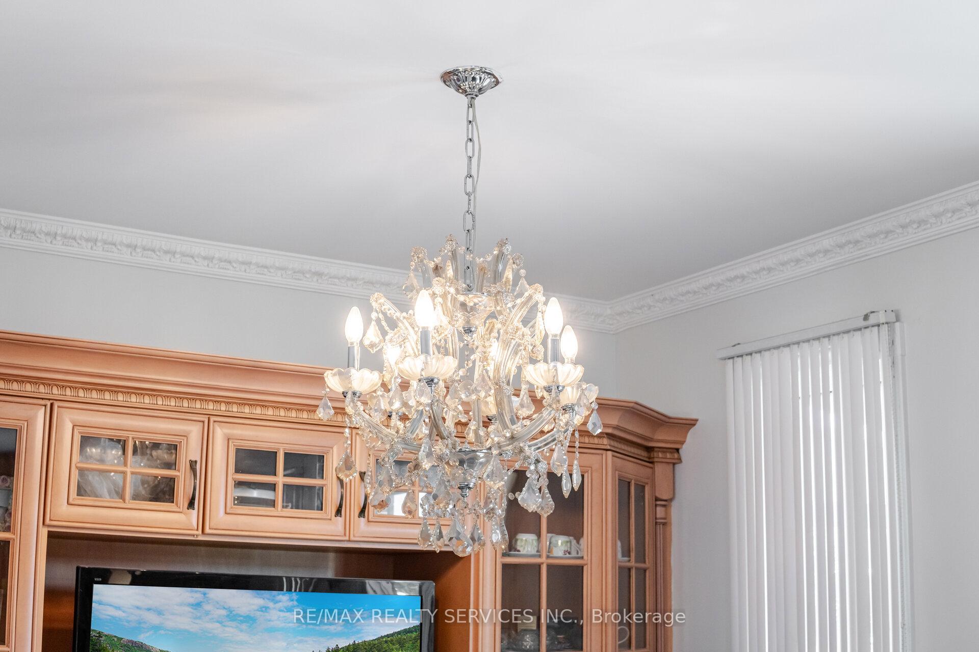 Photo 15 of 59 Hullen Crescent, Etobicoke, West Humber-Clairville — HOMEH