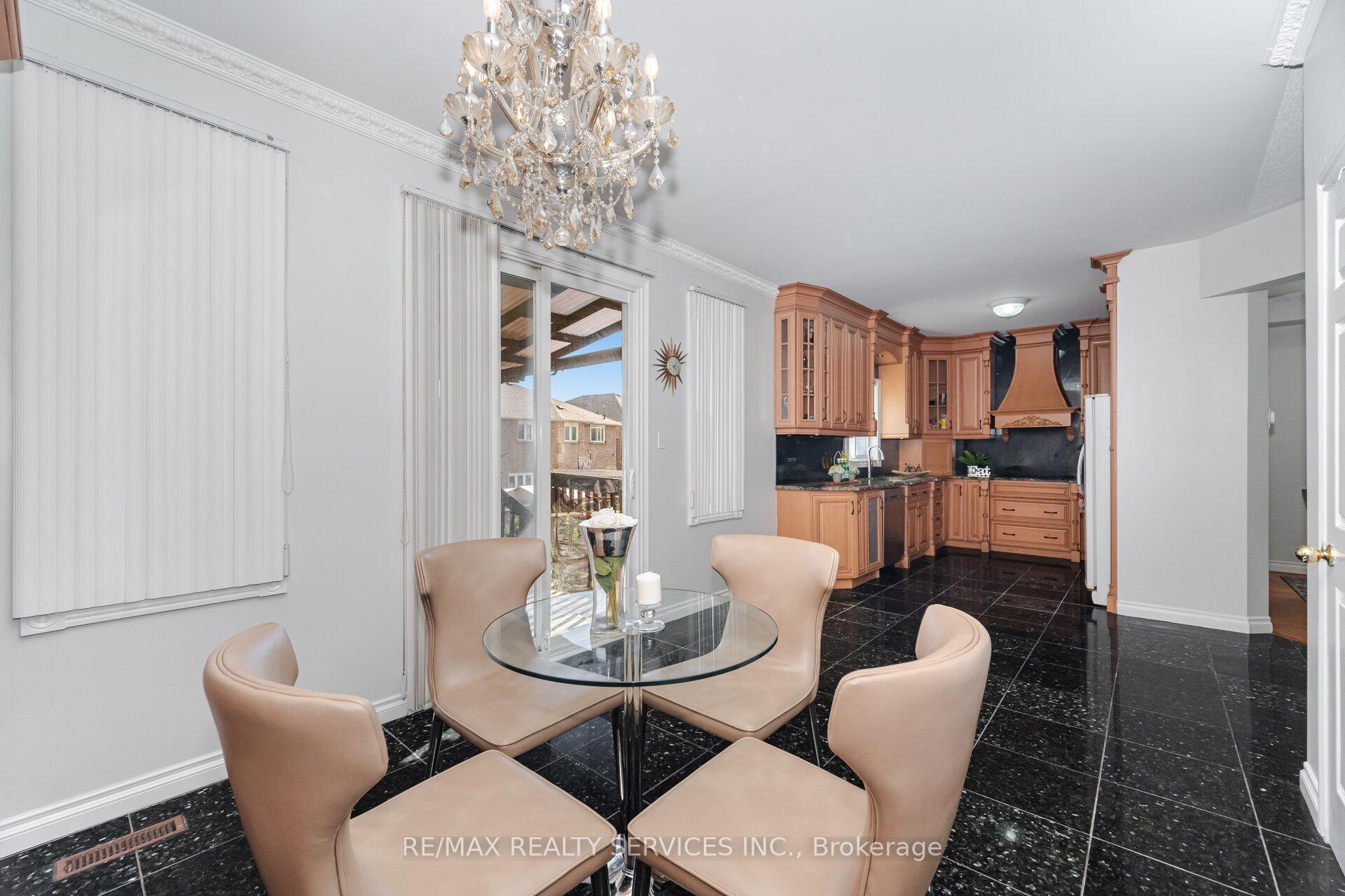 Photo 16 of 59 Hullen Crescent, Etobicoke, West Humber-Clairville — HOMEH