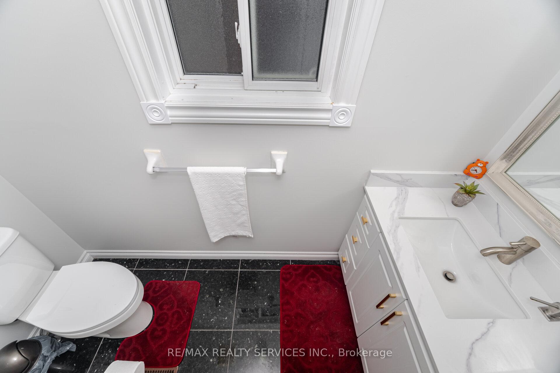 Photo 17 of 59 Hullen Crescent, Etobicoke, West Humber-Clairville — HOMEH