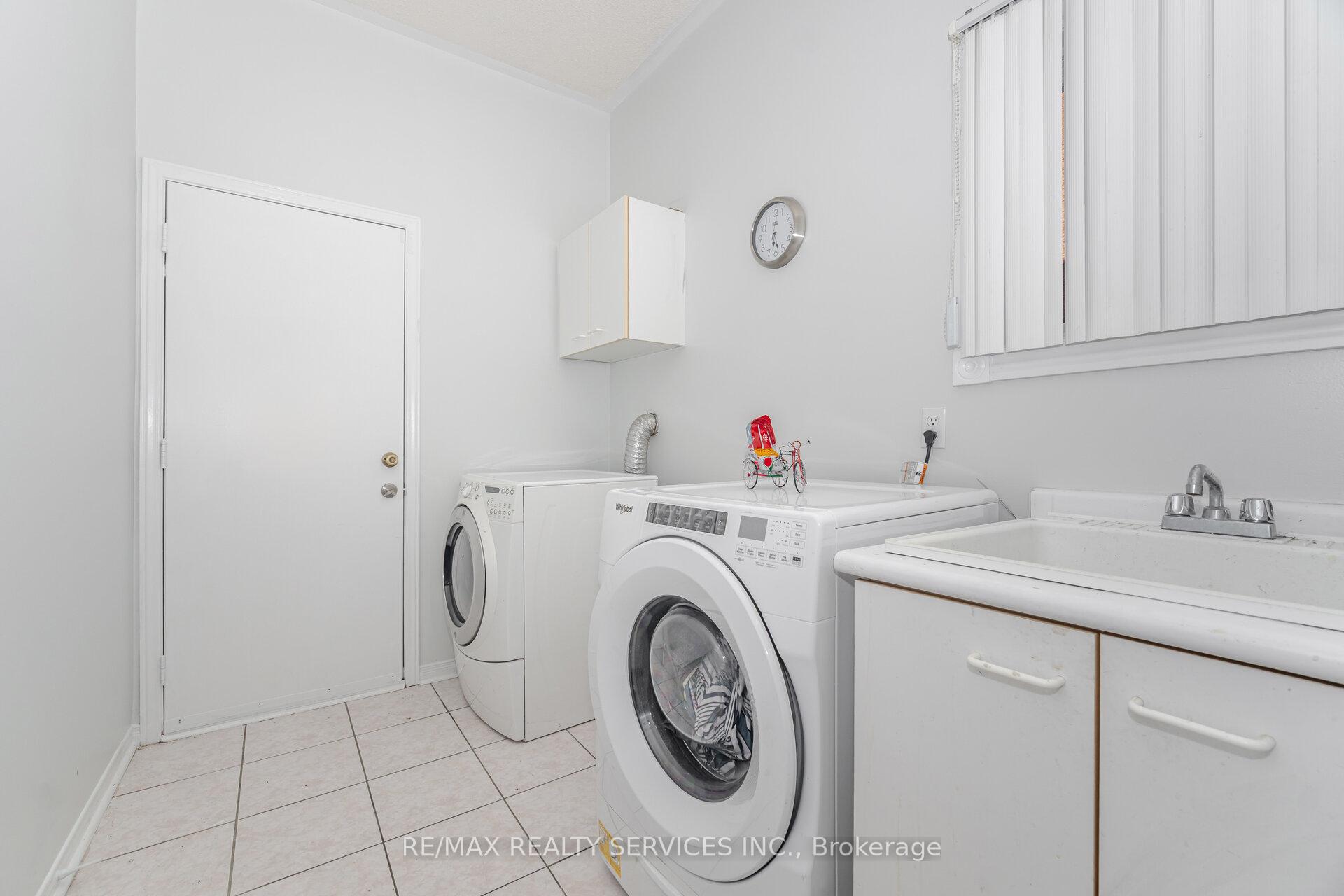 Photo 19 of 59 Hullen Crescent, Etobicoke, West Humber-Clairville — HOMEH