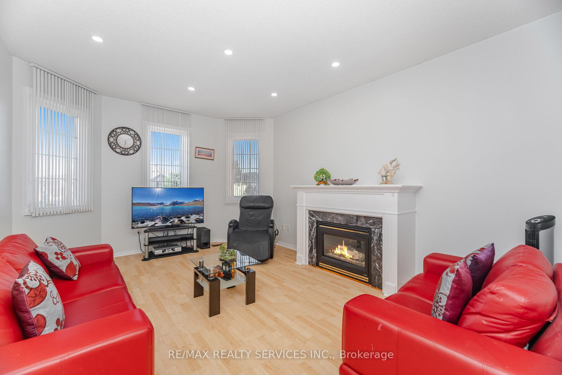 Photo 22 of 59 Hullen Crescent, Etobicoke, West Humber-Clairville — HOMEH