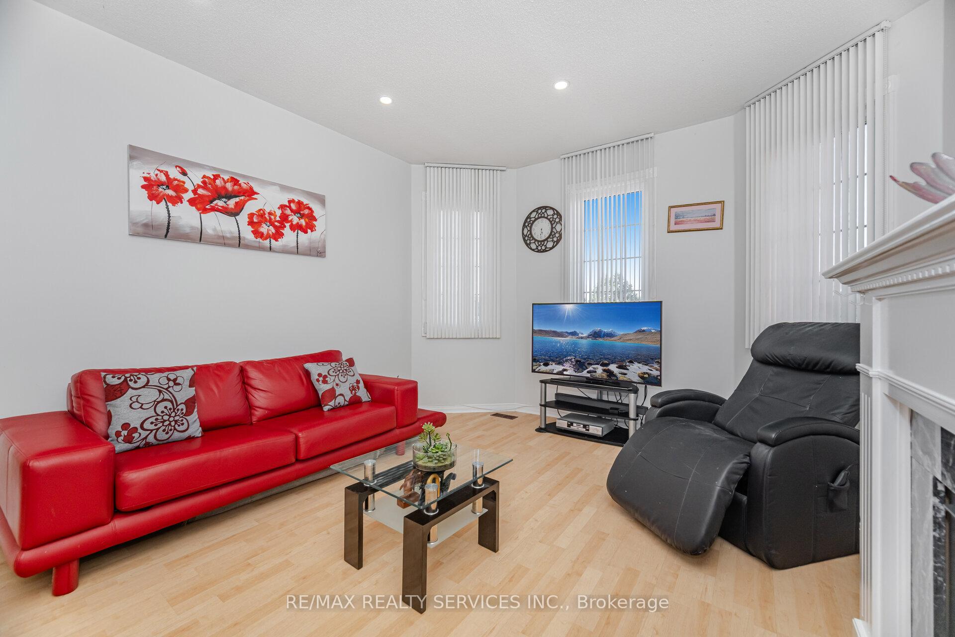 Photo 24 of 59 Hullen Crescent, Etobicoke, West Humber-Clairville — HOMEH
