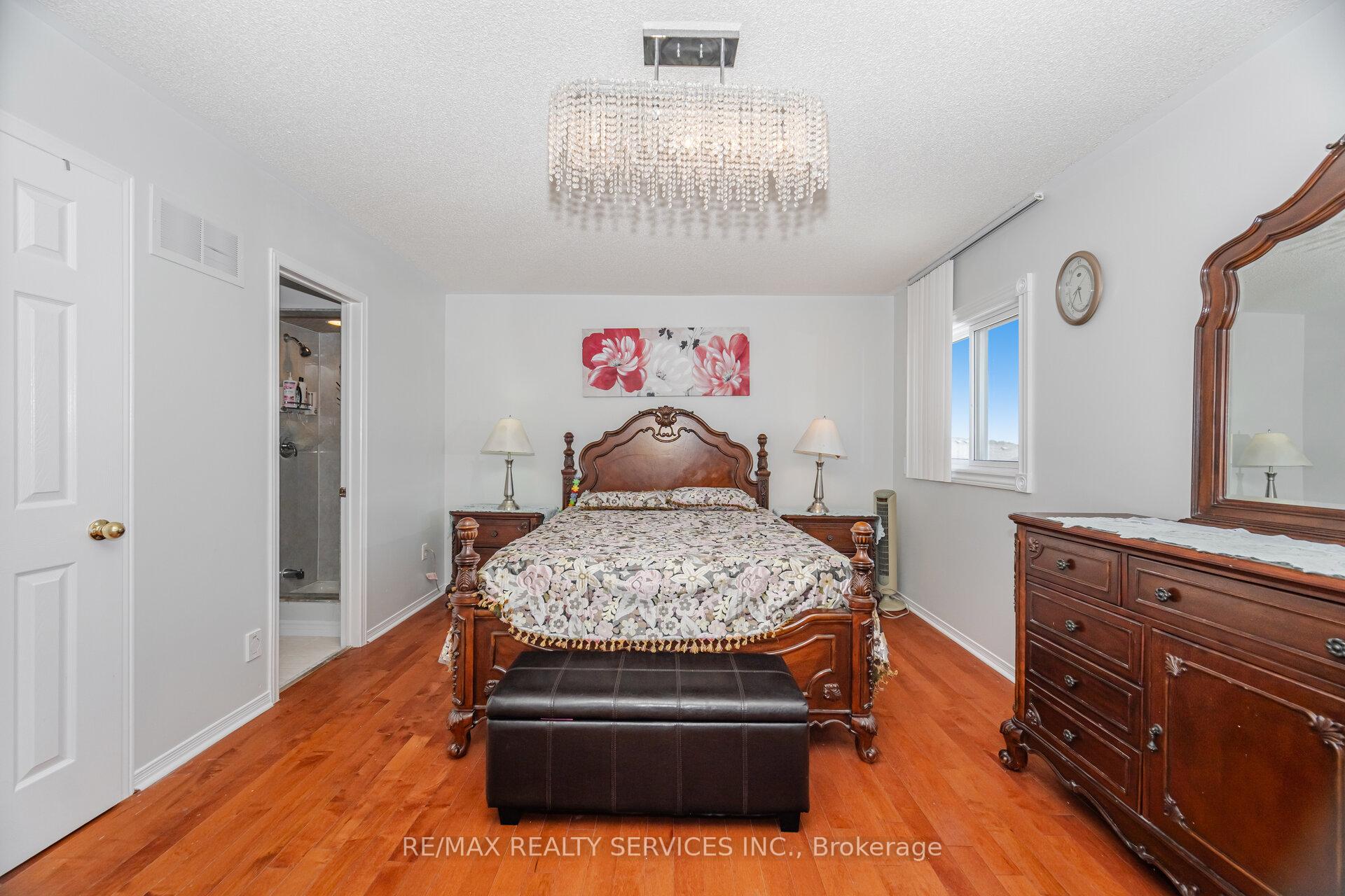 Photo 26 of 59 Hullen Crescent, Etobicoke, West Humber-Clairville — HOMEH