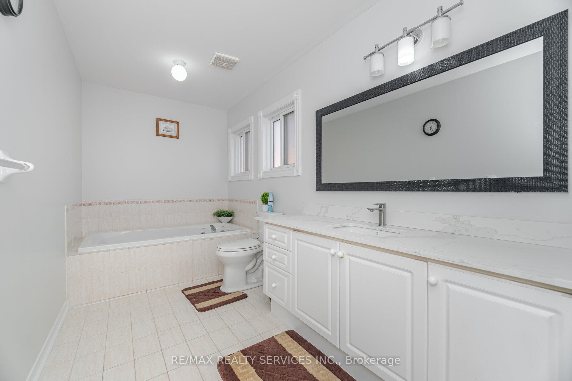 Photo 28 of 59 Hullen Crescent, Etobicoke, West Humber-Clairville — HOMEH