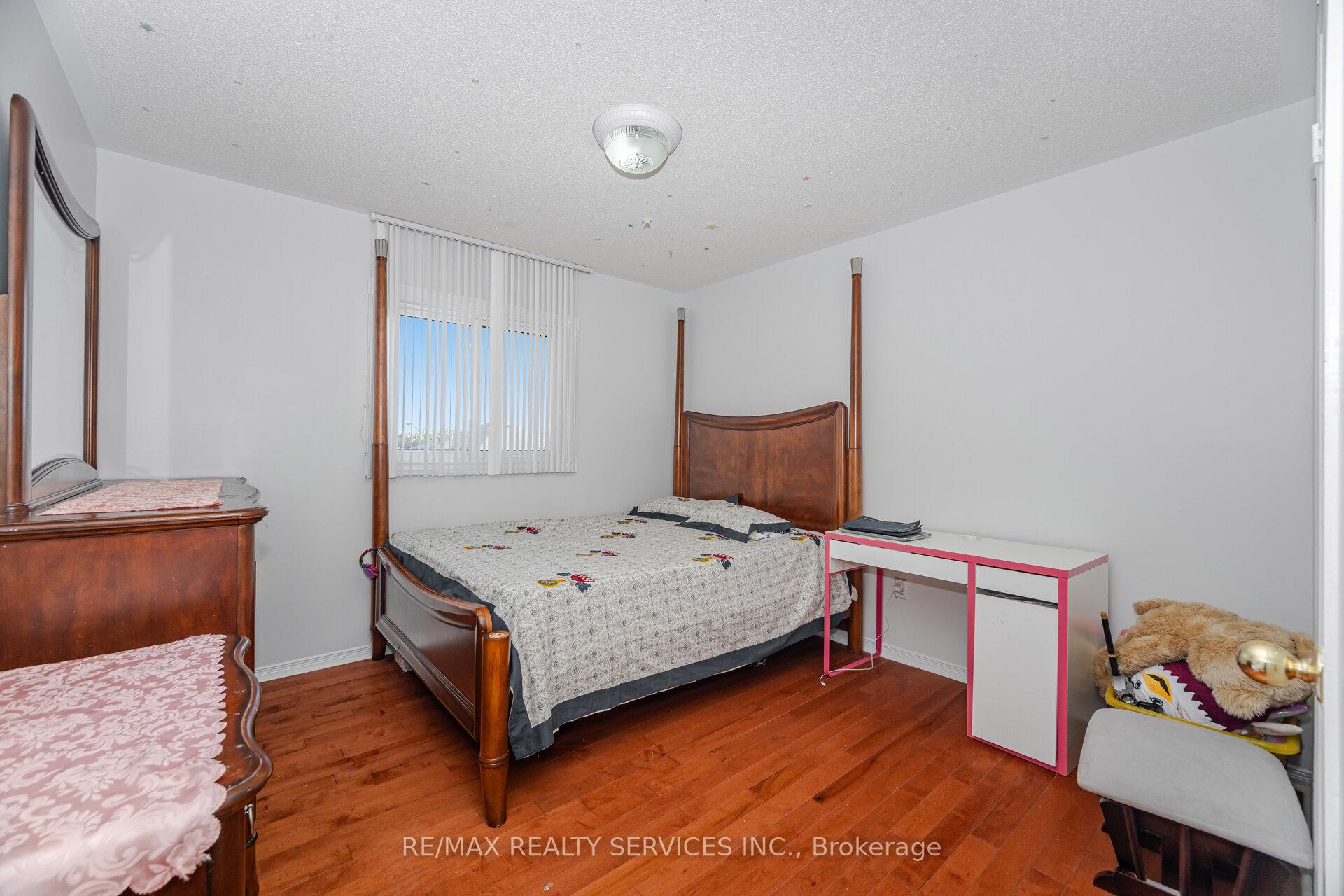 Photo 29 of 59 Hullen Crescent, Etobicoke, West Humber-Clairville — HOMEH