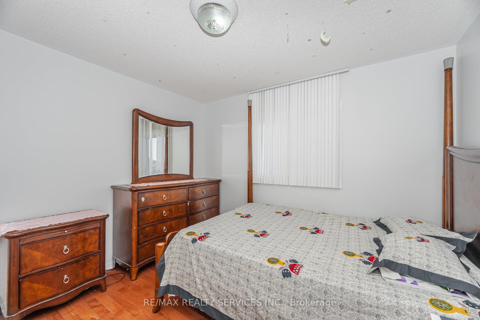 Photo 30 of 59 Hullen Crescent, Etobicoke, West Humber-Clairville — HOMEH