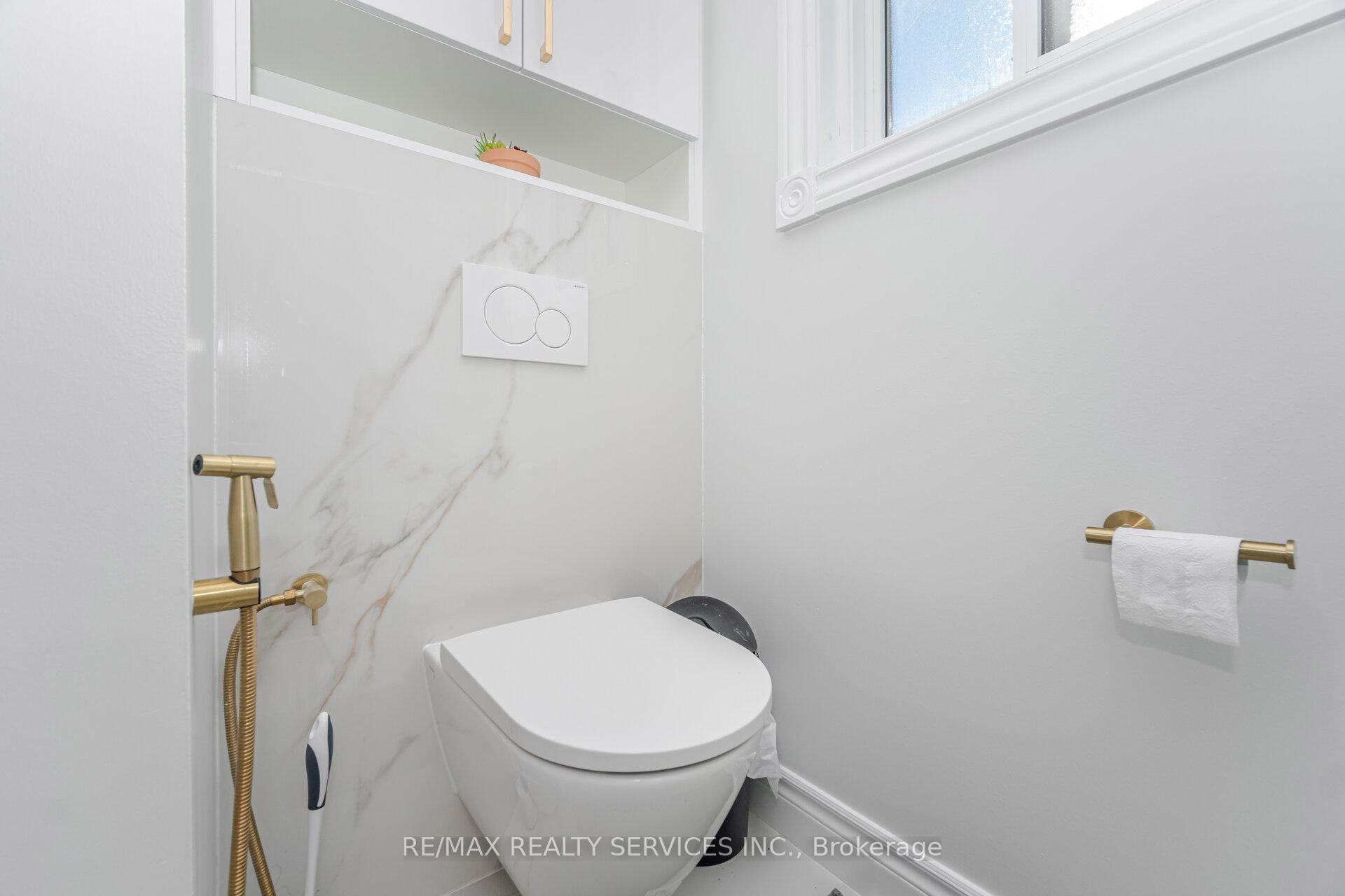 Photo 36 of 59 Hullen Crescent, Etobicoke, West Humber-Clairville — HOMEH