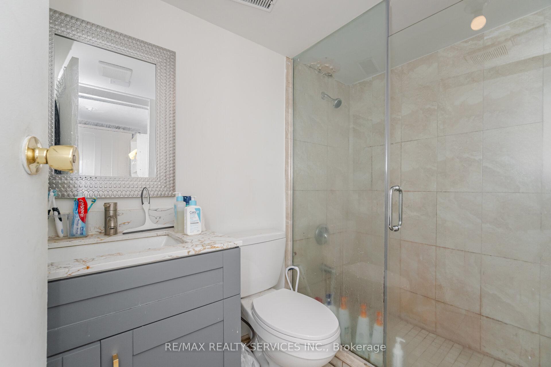 Photo 42 of 59 Hullen Crescent, Etobicoke, West Humber-Clairville — HOMEH