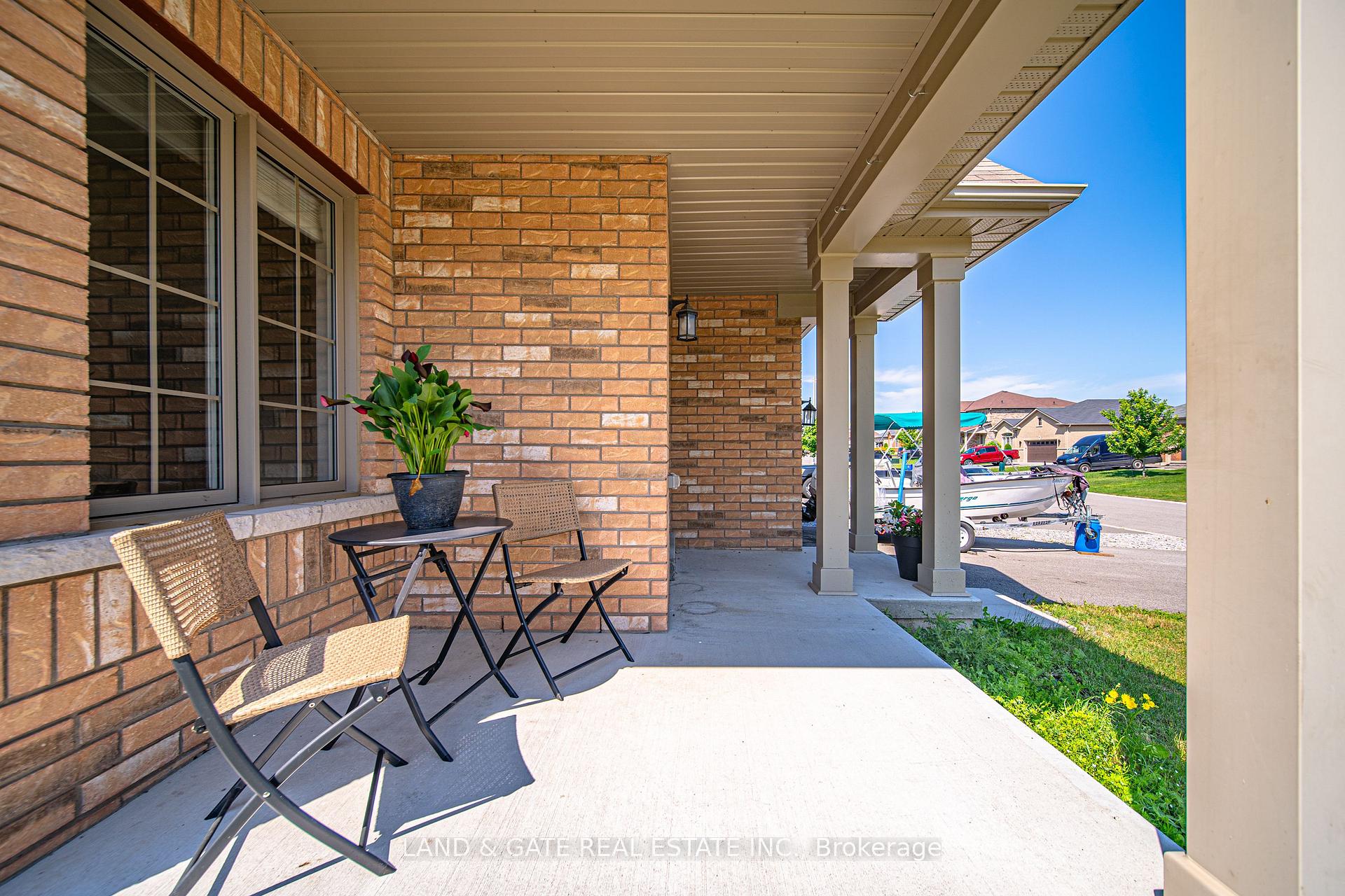 Photo 2 of 2 Manchester Court, Caledon, Bolton West — HOMEH