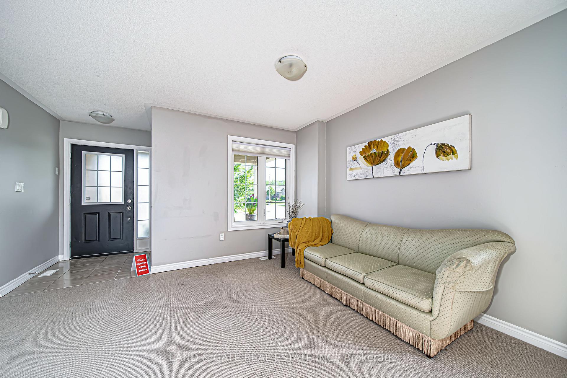 Photo 3 of 2 Manchester Court, Caledon, Bolton West — HOMEH