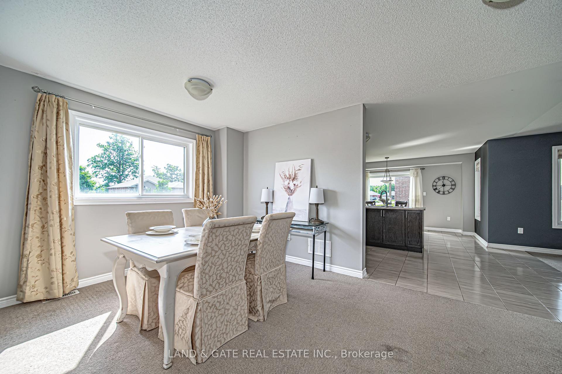 Photo 6 of 2 Manchester Court, Caledon, Bolton West — HOMEH