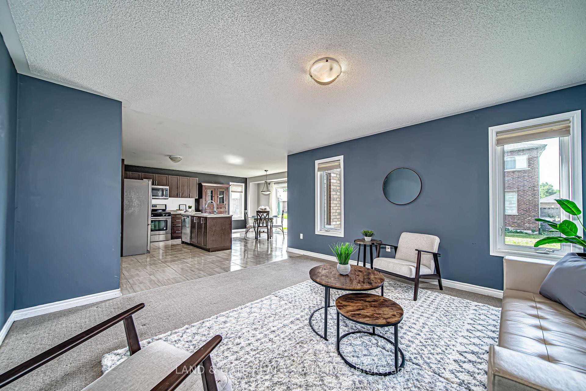 Photo 10 of 2 Manchester Court, Caledon, Bolton West — HOMEH