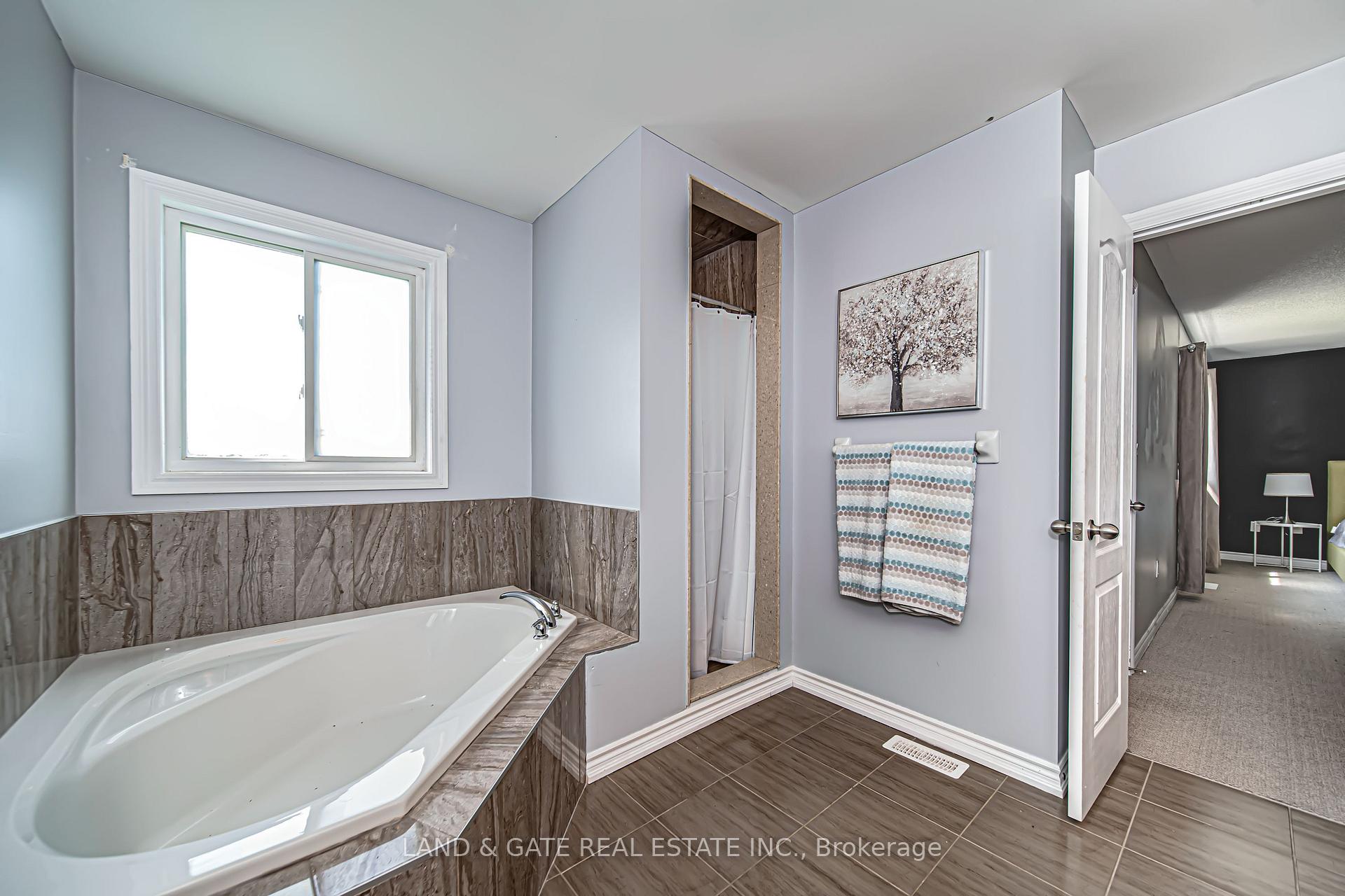 Photo 18 of 2 Manchester Court, Caledon, Bolton West — HOMEH
