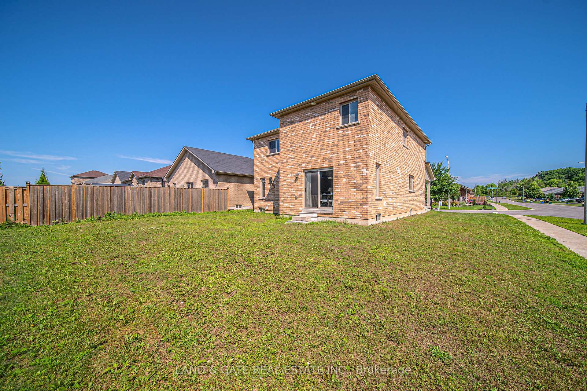 Photo 28 of 2 Manchester Court, Caledon, Bolton West — HOMEH