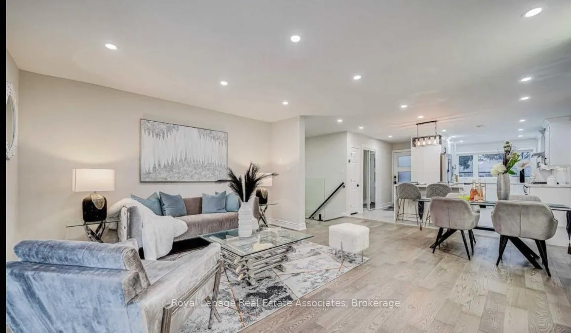 Photo 1 of 21 Davistow Crescent, Etobicoke, Mount Olive-Silverstone-Jamestown — HOMEH
