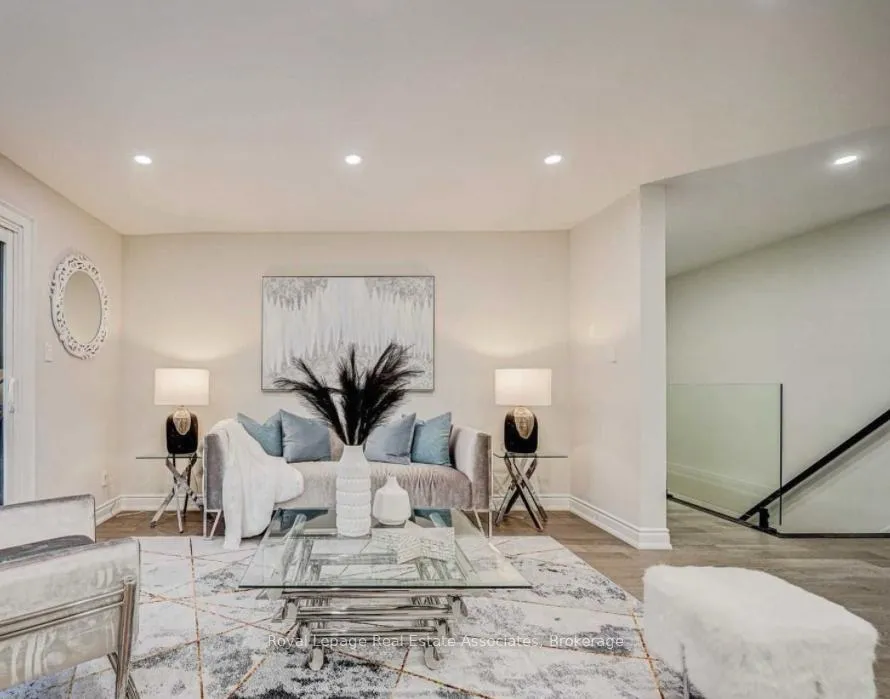 Photo 2 of 21 Davistow Crescent, Etobicoke, Mount Olive-Silverstone-Jamestown — HOMEH