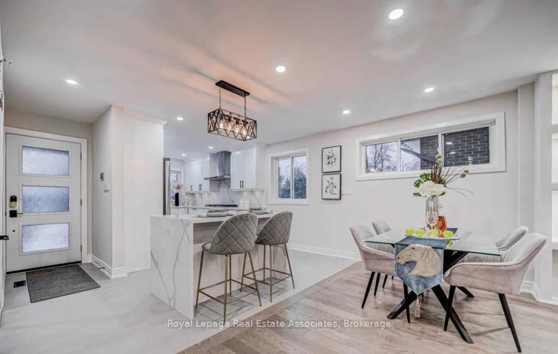 Photo 3 of 21 Davistow Crescent, Etobicoke, Mount Olive-Silverstone-Jamestown — HOMEH