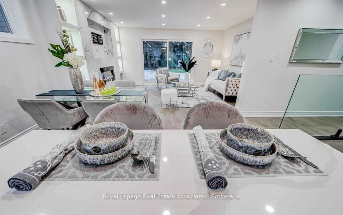 Photo 5 of 21 Davistow Crescent, Etobicoke, Mount Olive-Silverstone-Jamestown — HOMEH