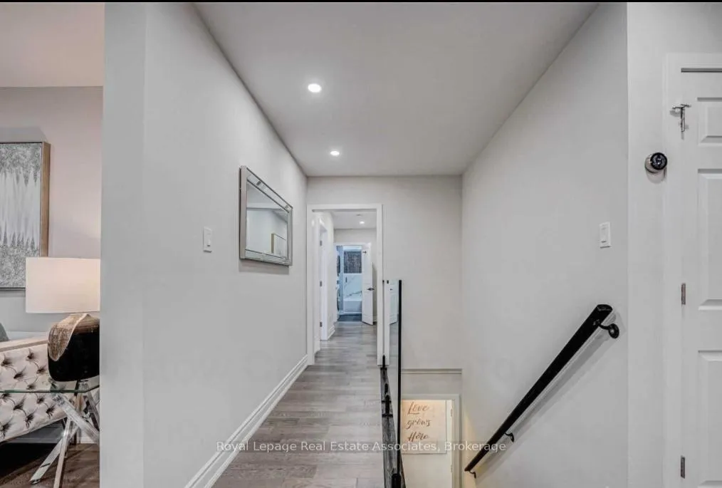 Photo 9 of 21 Davistow Crescent, Etobicoke, Mount Olive-Silverstone-Jamestown — HOMEH
