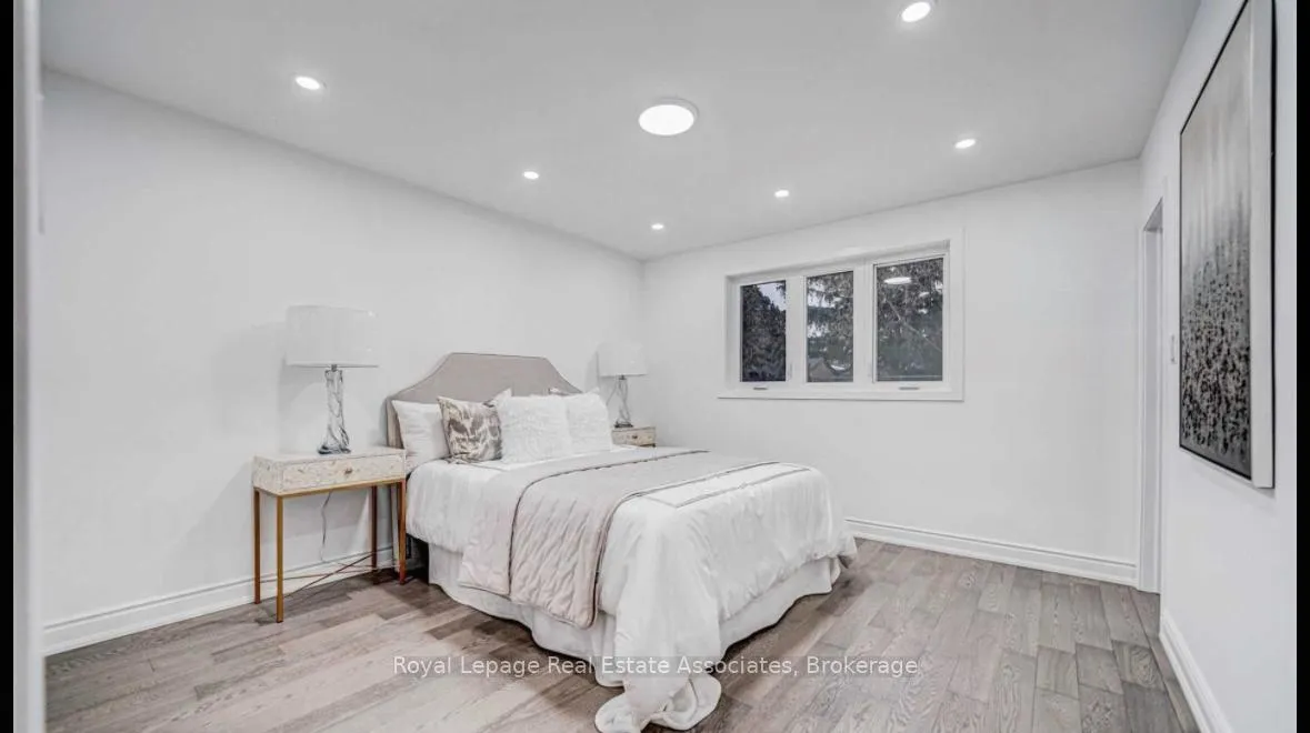 Photo 10 of 21 Davistow Crescent, Etobicoke, Mount Olive-Silverstone-Jamestown — HOMEH