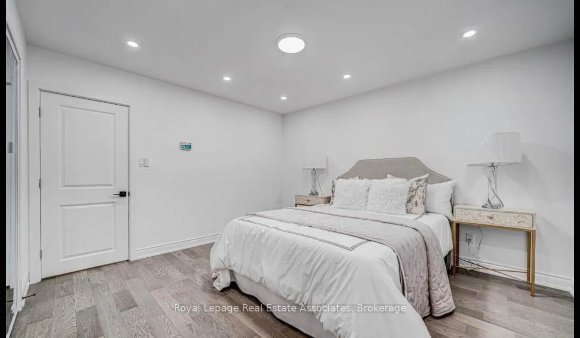 Photo 11 of 21 Davistow Crescent, Etobicoke, Mount Olive-Silverstone-Jamestown — HOMEH